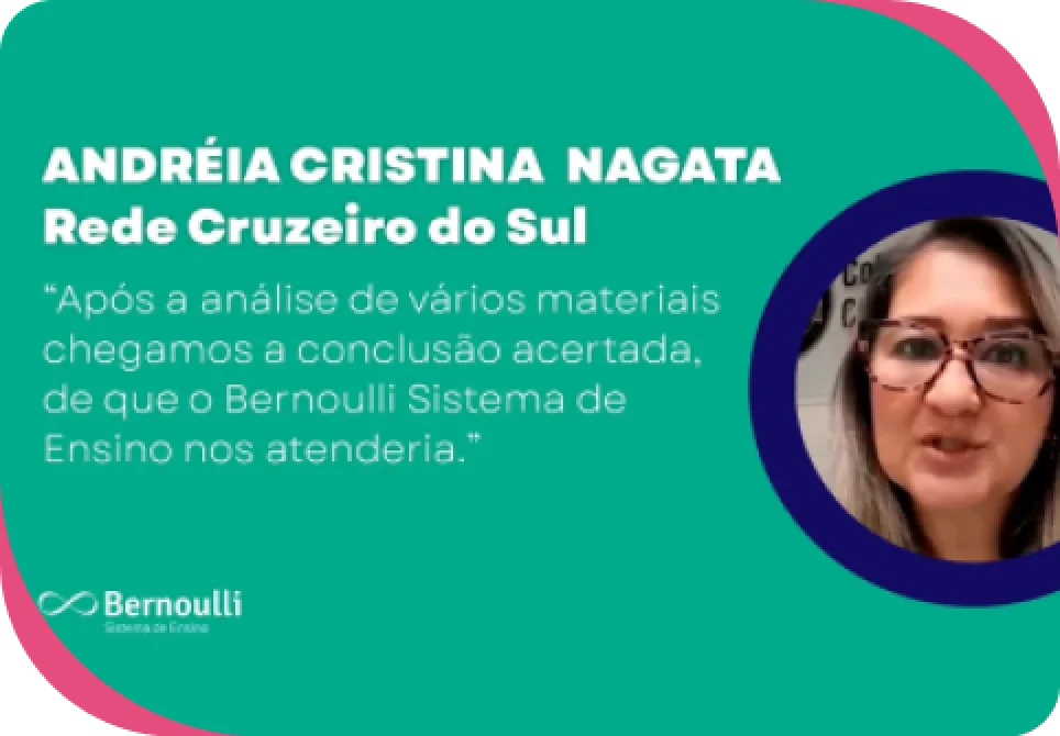 Mulher loira com luzes no cabelo