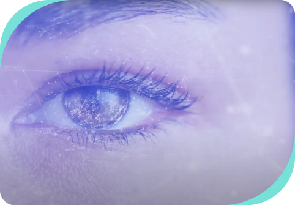 Foto de um olho direito grande sob o filtro roxo se conectando.