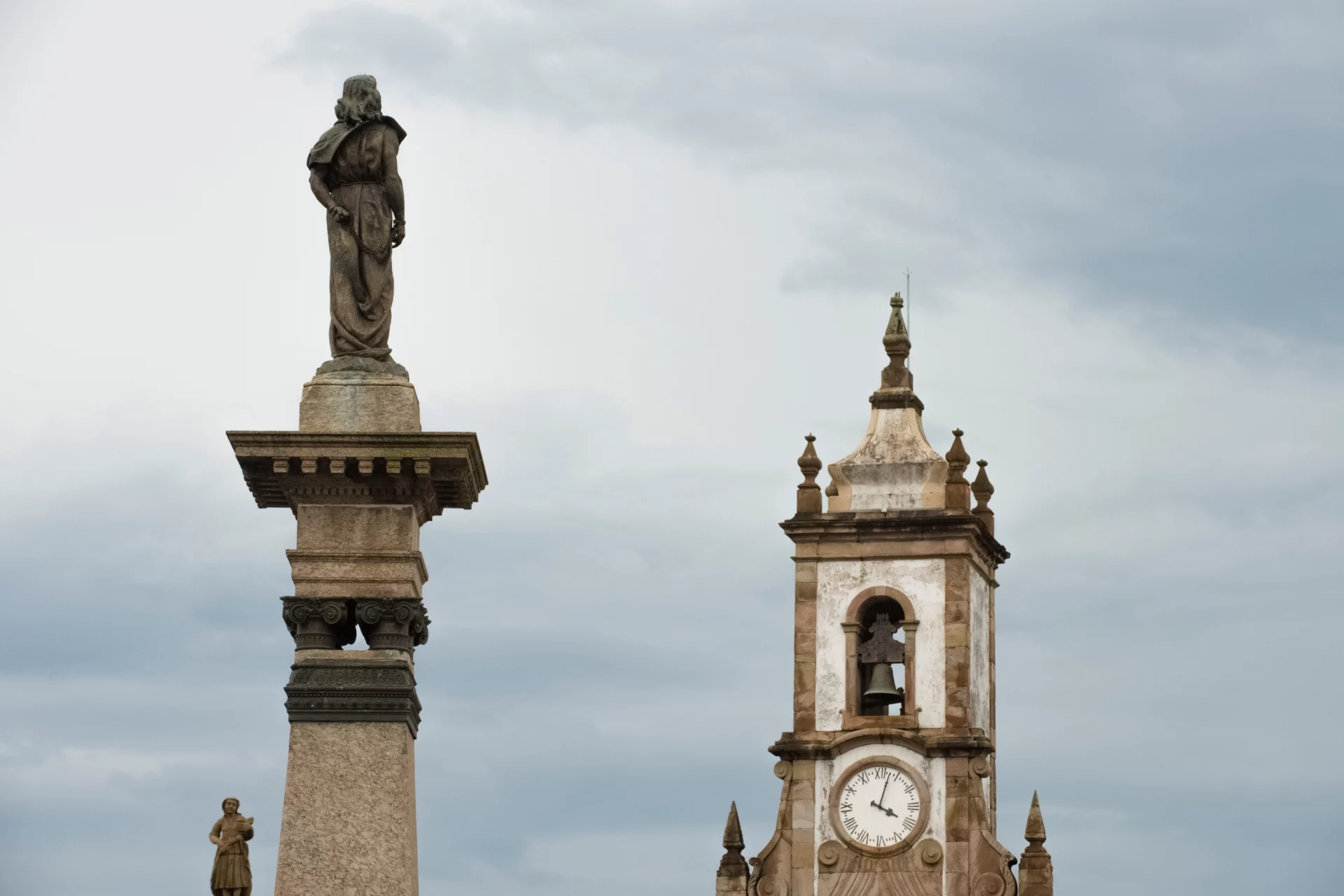 Por que é importante estudar Tiradentes e a Inconfidência Mineira na escola?